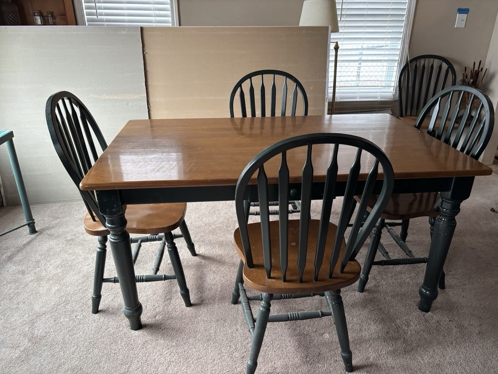 Oak Top Dining Room Table w/ 8 Chairs