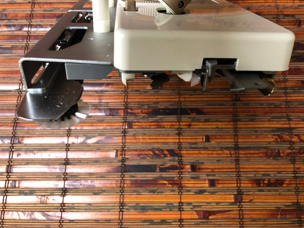 STUDIO MOD 560L KNITTING MACHINE CARIAGE ONLY, NO ATTACHMENTS