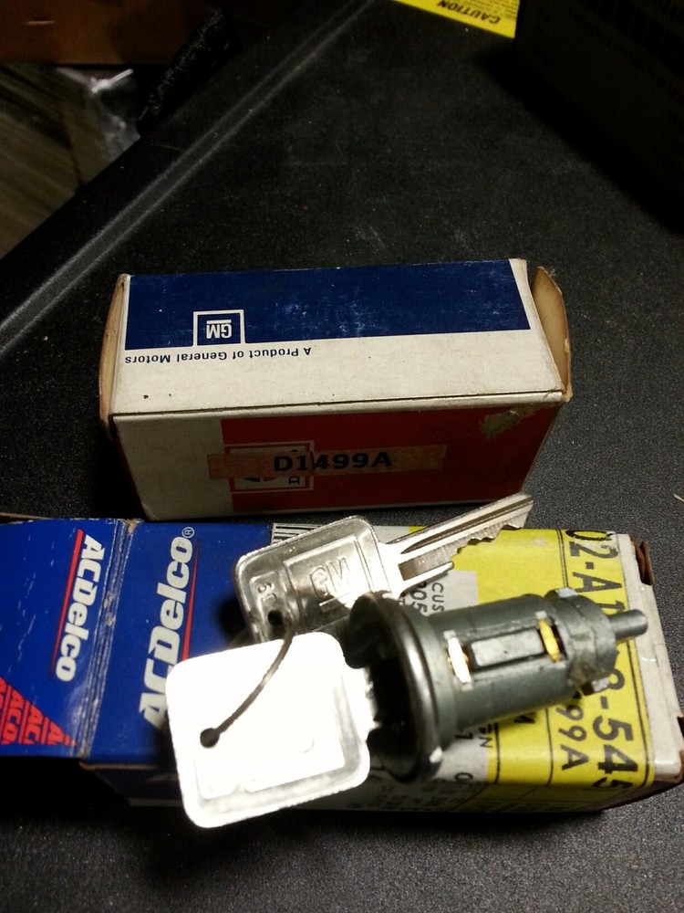 AC DELCO IGNITION SWITCH WITH KEYS D1499A