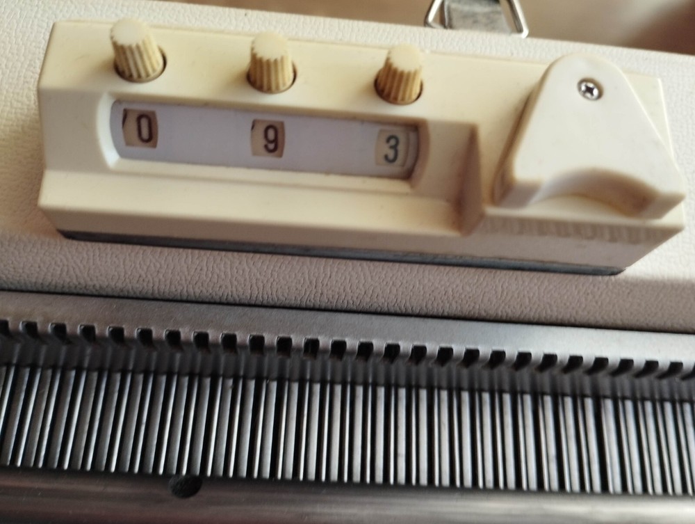 Empisal Knitmaster 323 Knitting Machine Japan