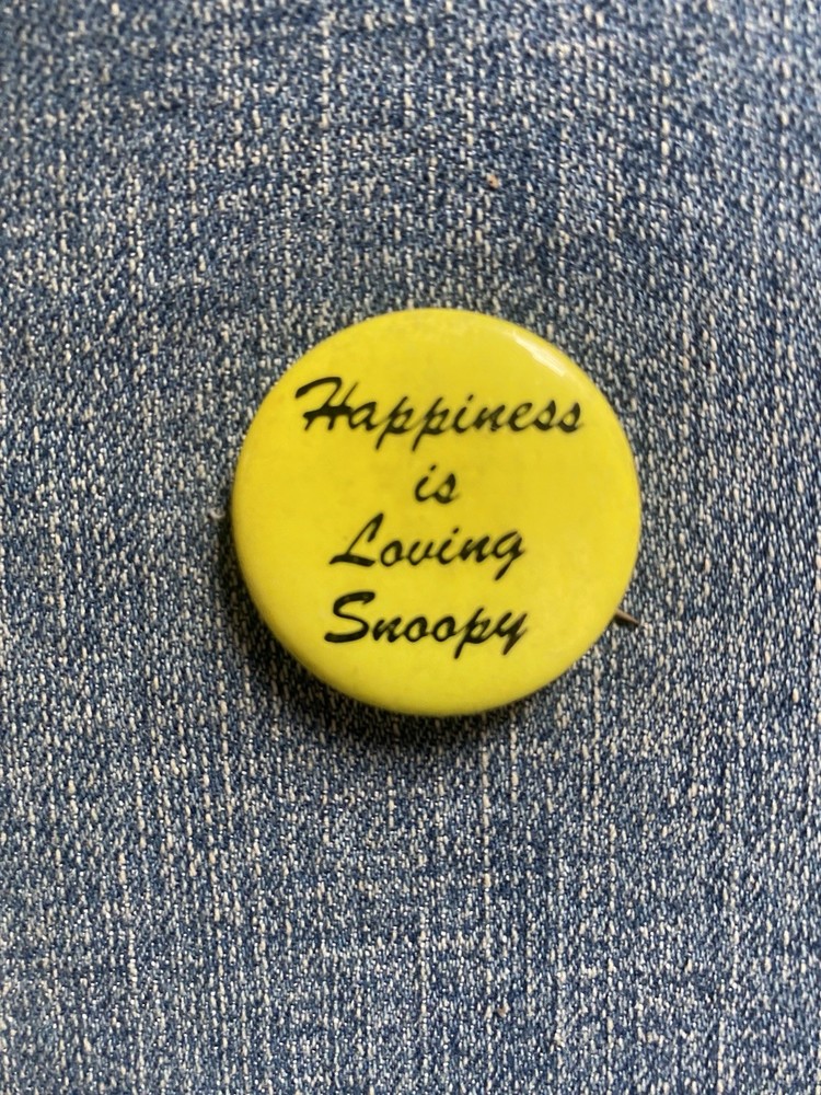 N.O.S . '60's " HAPPINESS IS LOVING SNOOPY" 5 Button Collection