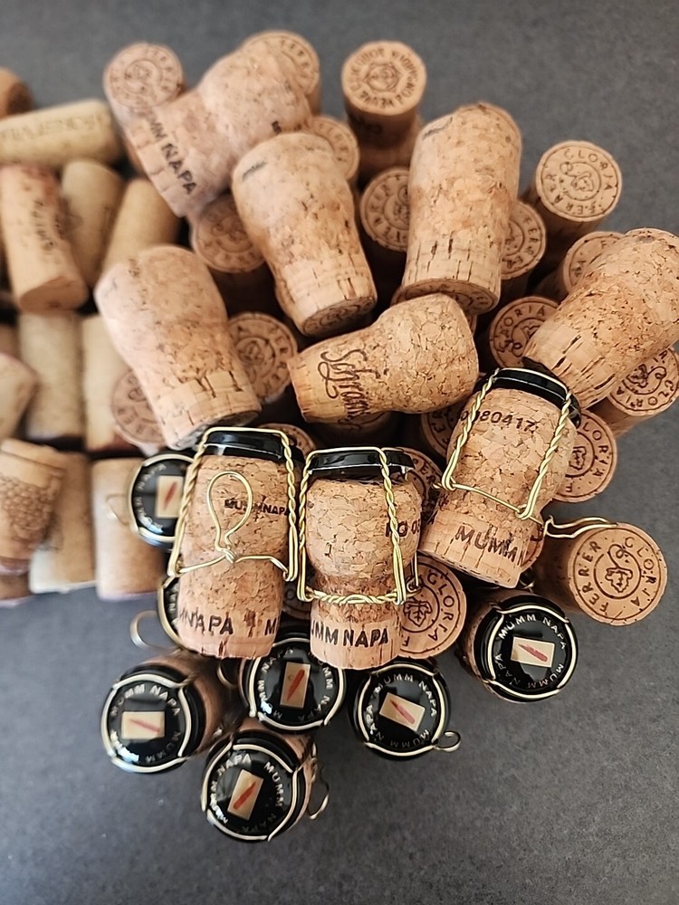 Cork Bottle Stoppers, Used, 100pcs, For Projects, Arts, Different Sizes