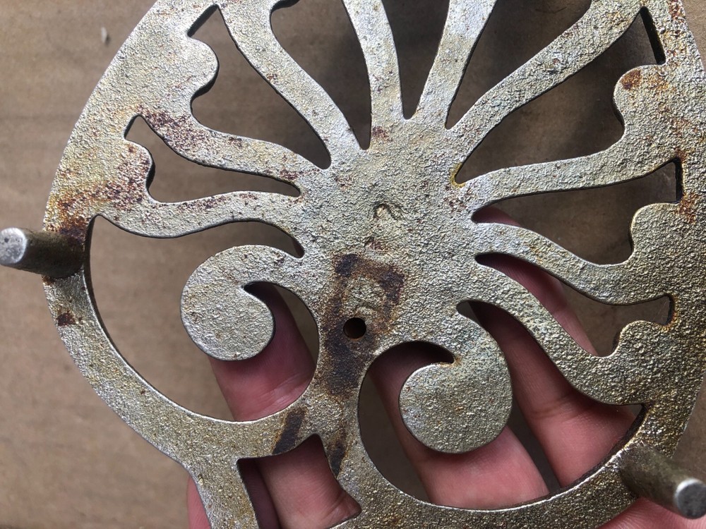 ANTIQUE CAST IRON TRIVER