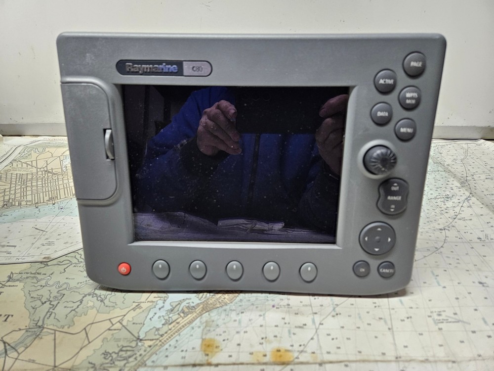 Raymarine C80 Chartplotter, GPS, Fishfinder, Radar w/ Sun Cover