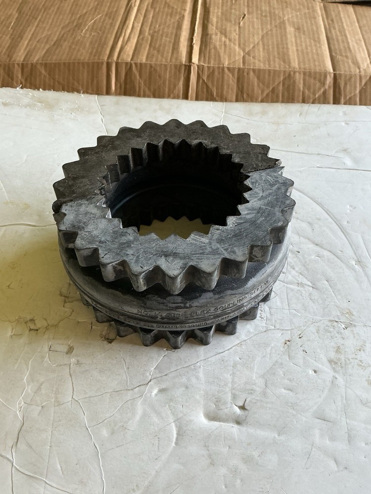 T.B. WOOD’S / NO. 10 SURE-FLEX COUPLING SLEEVE.(MISSING STEEL RING).