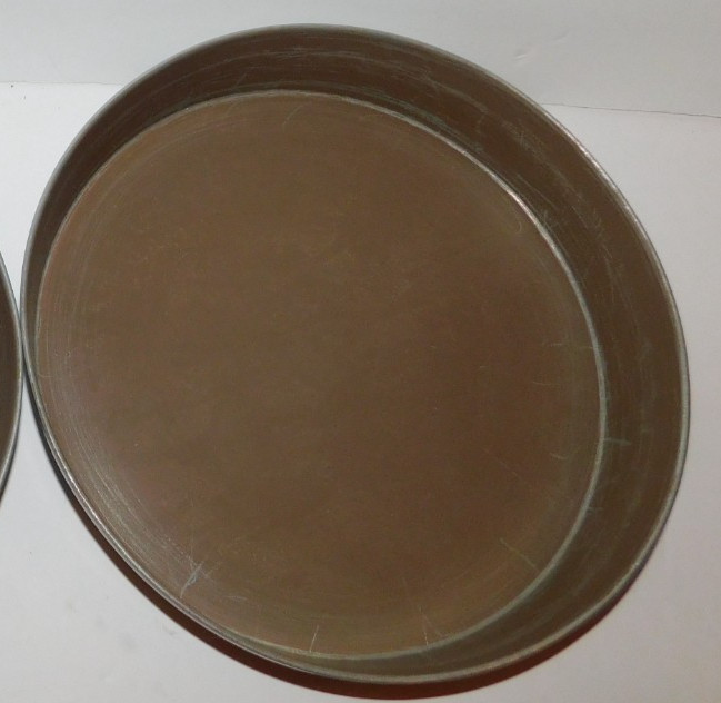 2 VINTAGE WEST BEND 9" ROUND CAKE PAN SET