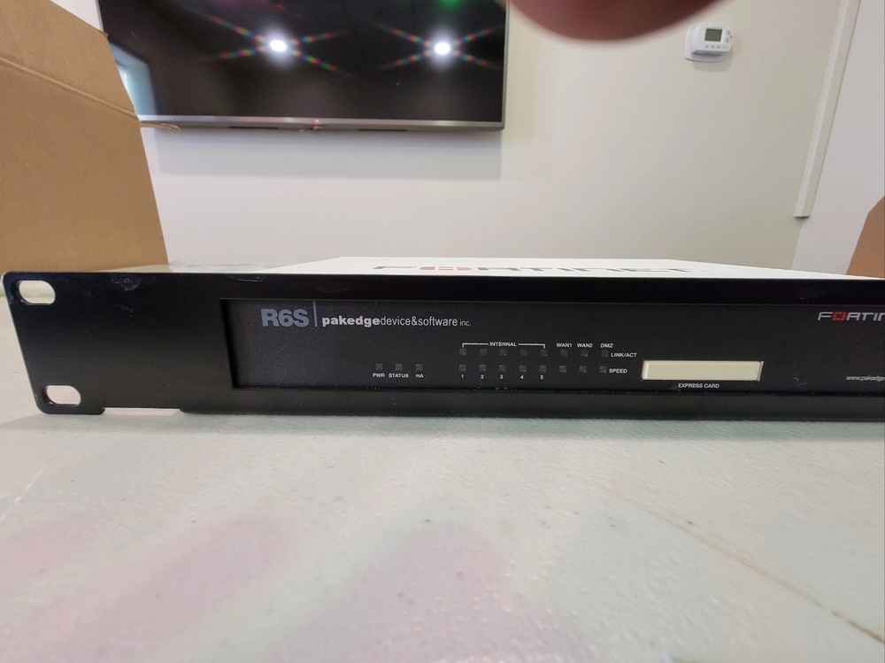 Pakedge R6S Router