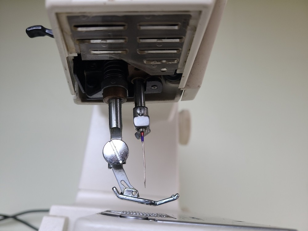 Limited Edition Singer 7033 Sewing Machine With Custom Presser Handle Control