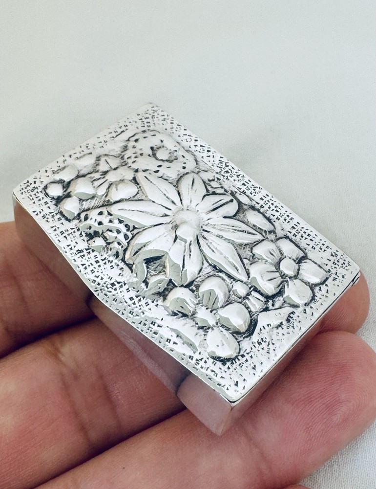 Vintage Solid 900 Silver Floral Design Pill / Snuff Box