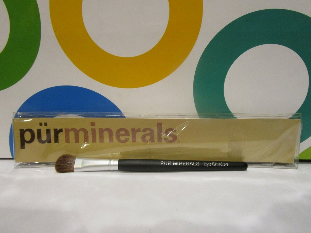PUR MINERALS  ~ EYESHADOW BRUSH ~ COMES IN BAG