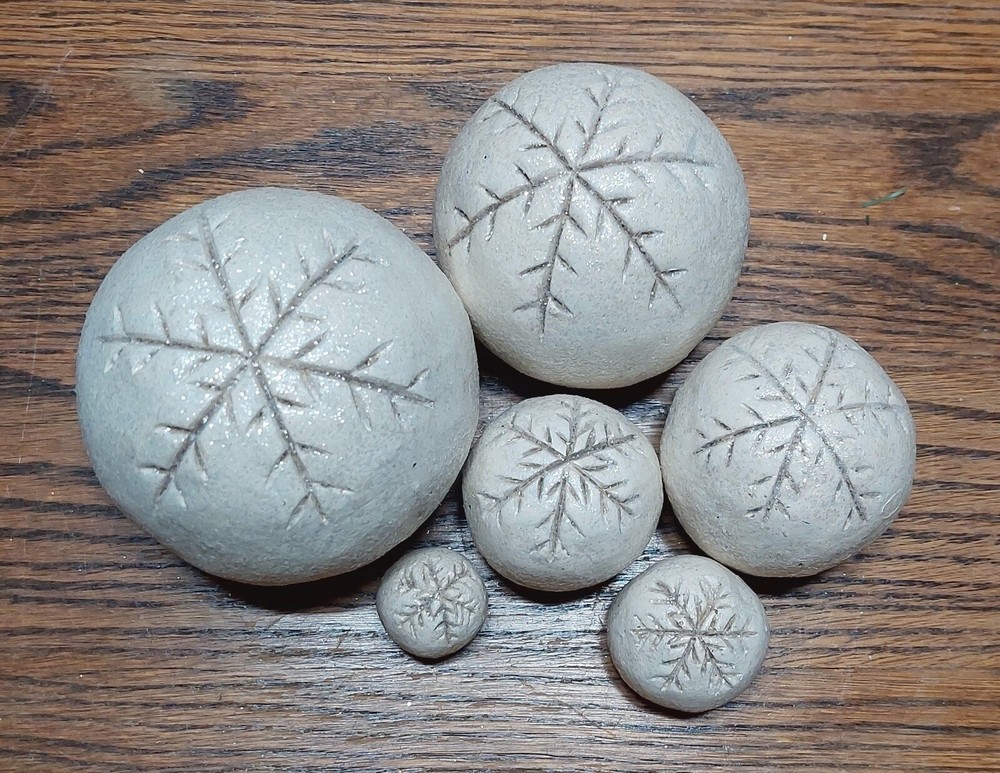 Glitter Ceramic Snowball Decor - 6 Piece Set