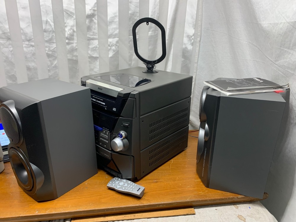 RCA RS2604 Digital Component Stereo System Tuner Cassette & 5 Disc CD Changer