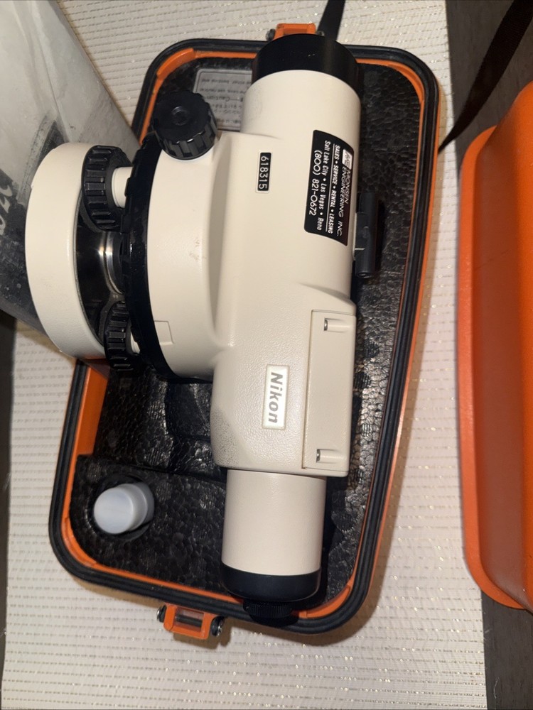Nikon AS2.(34x) Automatic level W/ Case & Manual