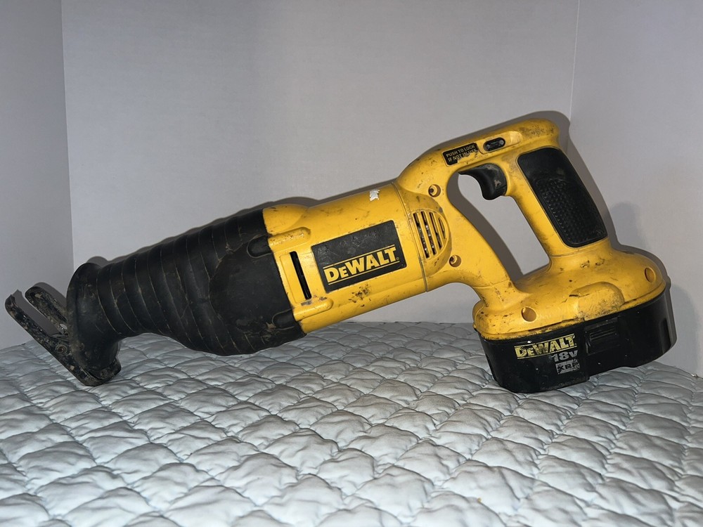 Impact drills dewalt Multiple items please see pictures and description