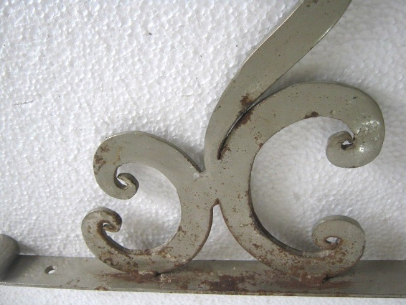 ANTIQUE VINTAGE UNUSUAL WROUGHT IRON WALL BRACKET NICKLE .
