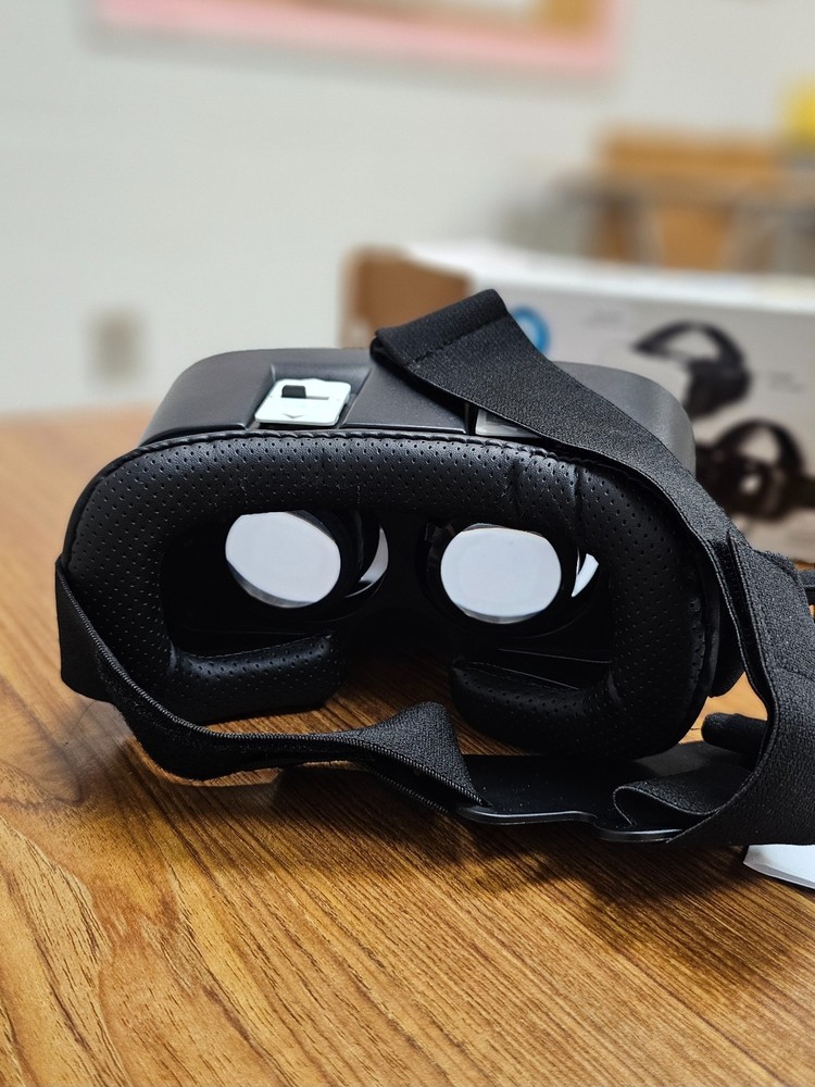 ONN Virtual Reality Smartphone Headset - White