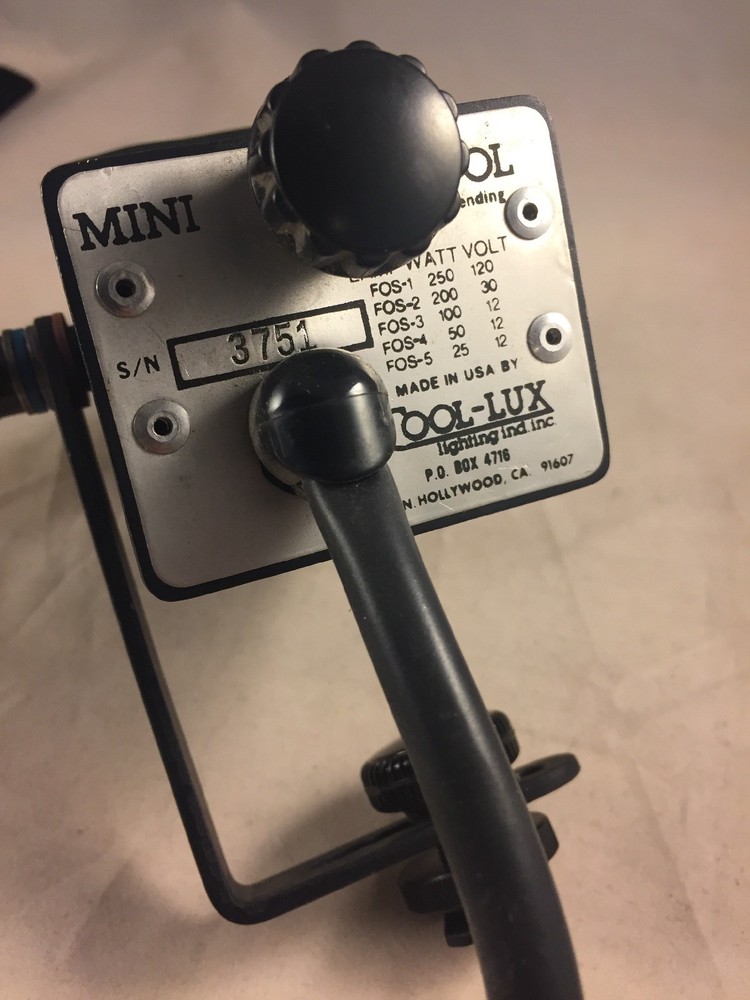 Retro Cool-Lux Mini Cool Light Working Condition Vented Photo Studio