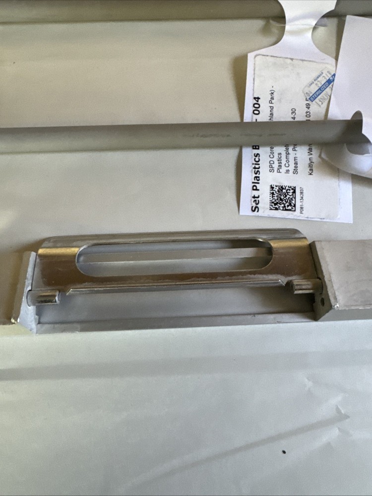 Handle. Side Handle. 2. Baxter V. Mueller Genesis Instruments Sterilization Case