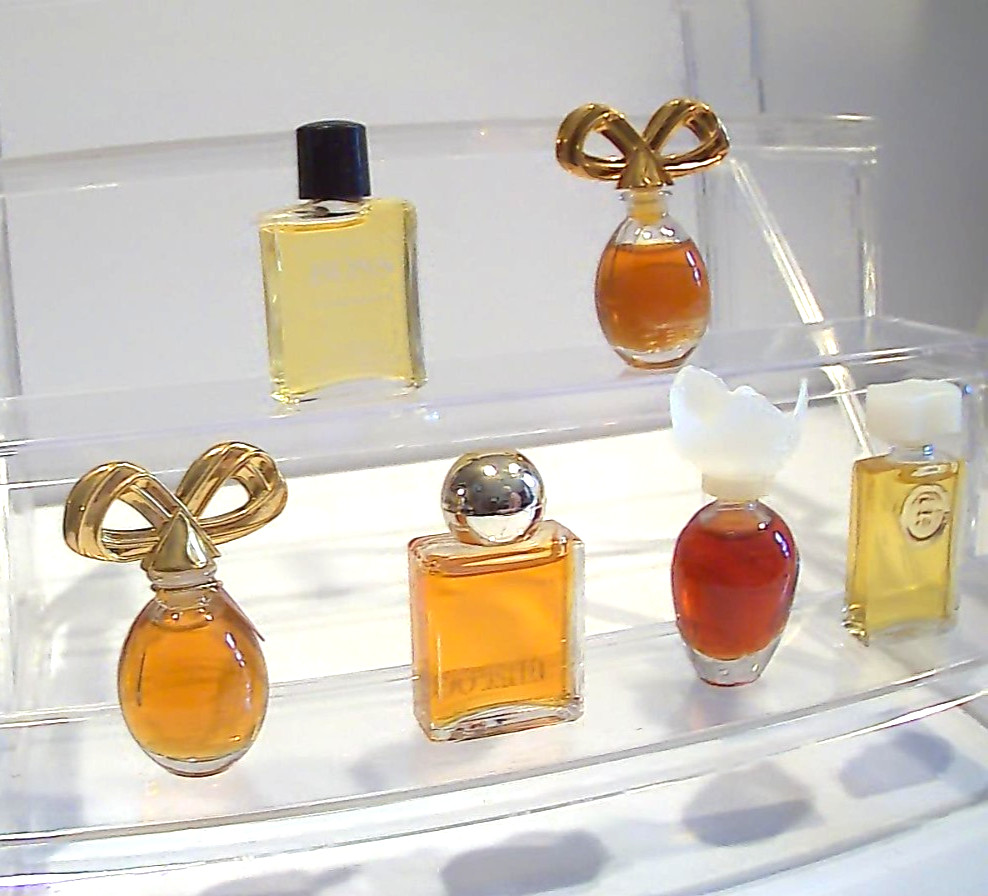 6 VINTAGE MINI PERFUME BOTTLES