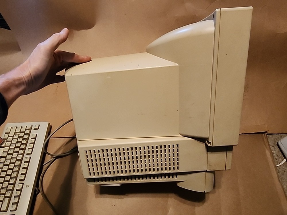 Macintosh Performa 550 W/ Keypad, Mouse And Printer! MFG August 1994 WORKS!