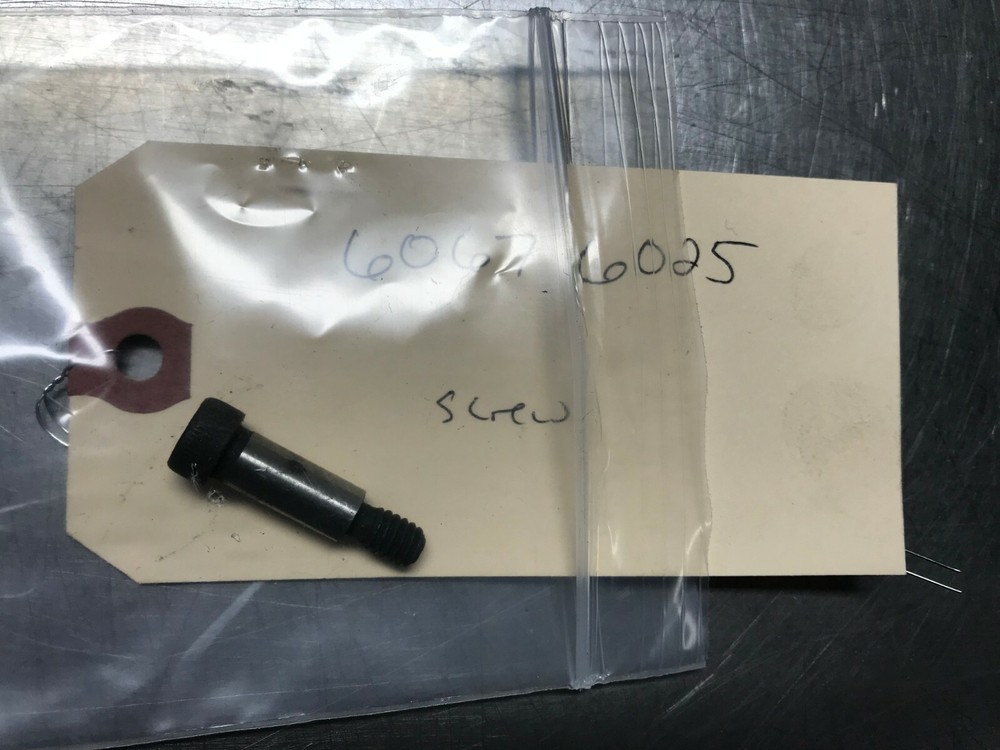 60676025  GENUINE  DAEWOO  SCREW