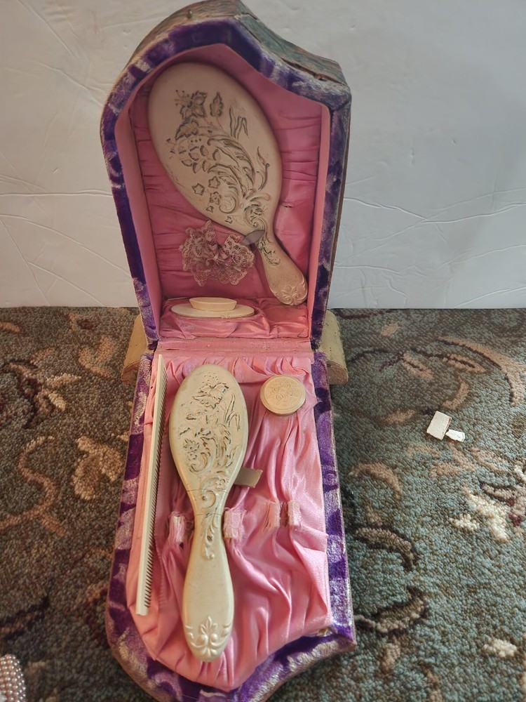 Vintage Celluloid/Felt Vanity Box With Accessories!