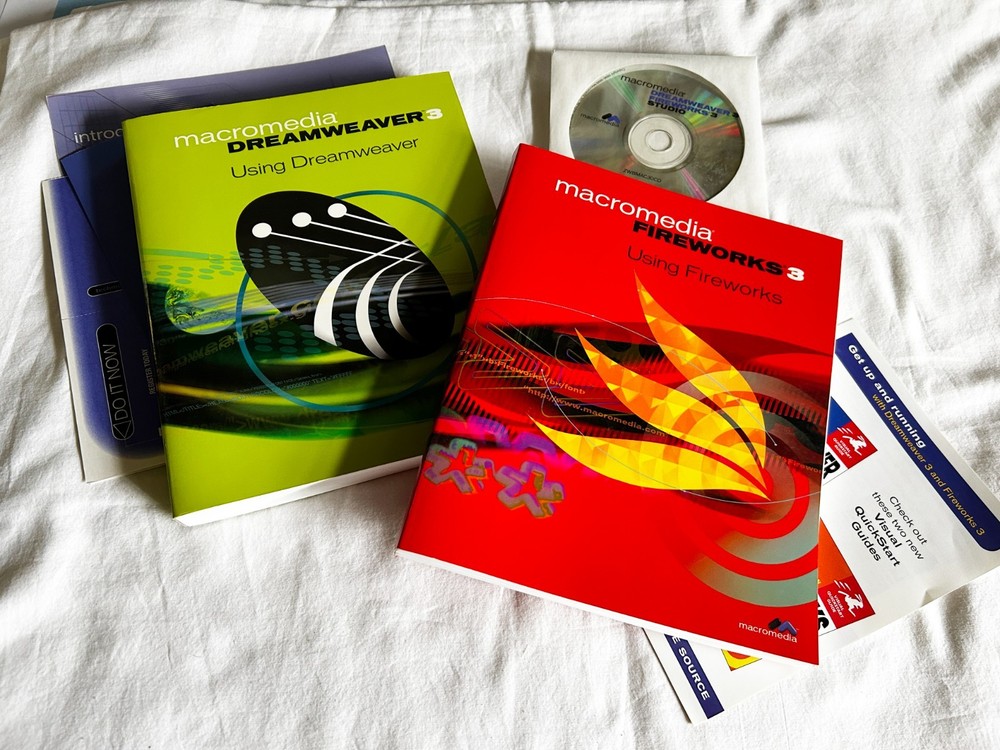 Macromedia Dreamweaver 3 Fireworks 3 Studio - complete set
