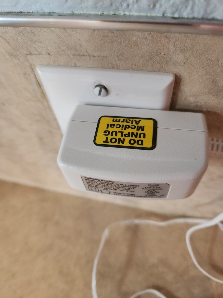 EMERGENCY OR MEDICAL ALERT BASE UNIT FOR HOME USE Powers on untested