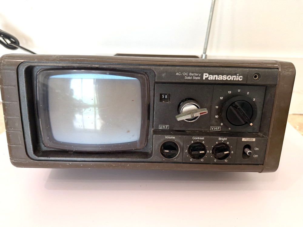 VINTAGE PANASONIC SOLID STATE PORTABLE TELEVISION TR-525