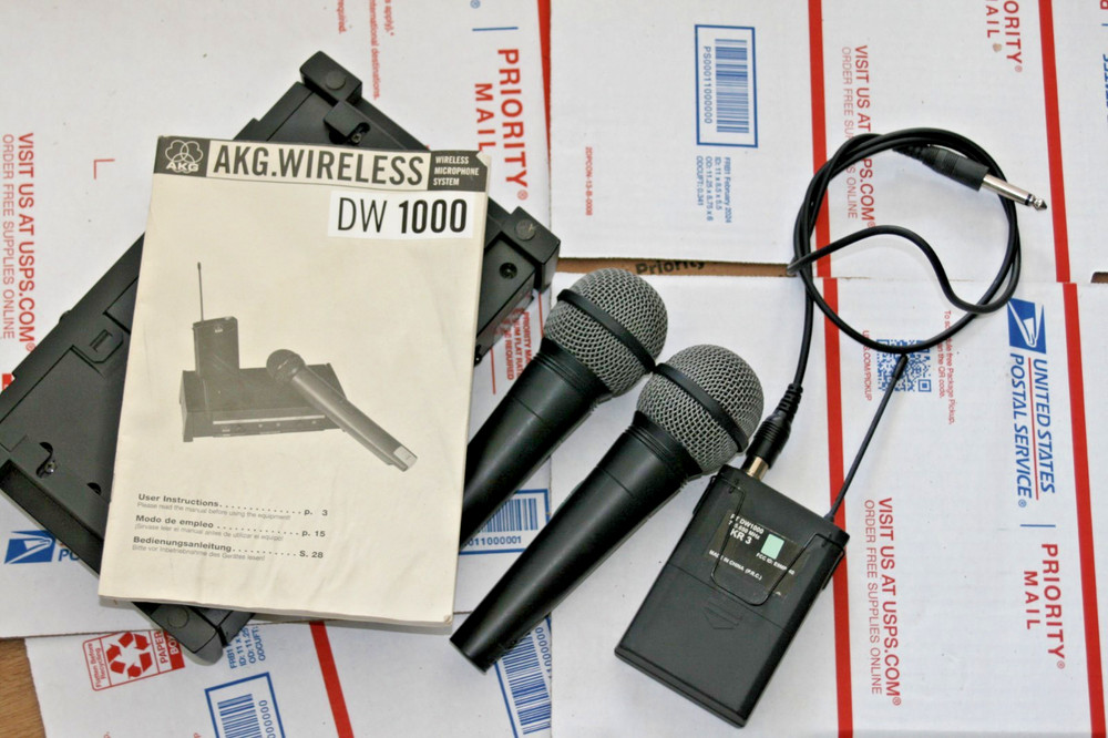 A.K.G WIRELESS SET DW1000  (SEE BELOW)