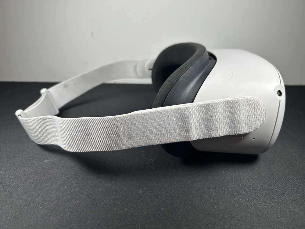 Oculus Quest 2 (128GB) Virtual Reality Headset - No Controllers, Not Tested