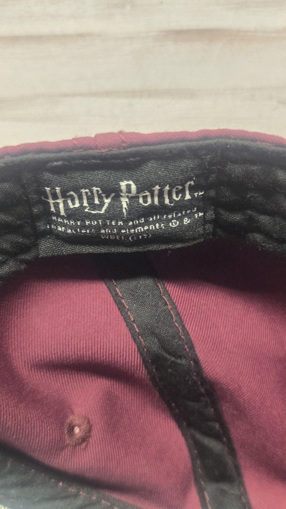 Harry Potter Hogwarts Crest Platform 9 3/4 Baseball Cap Maroon Strapback Hat