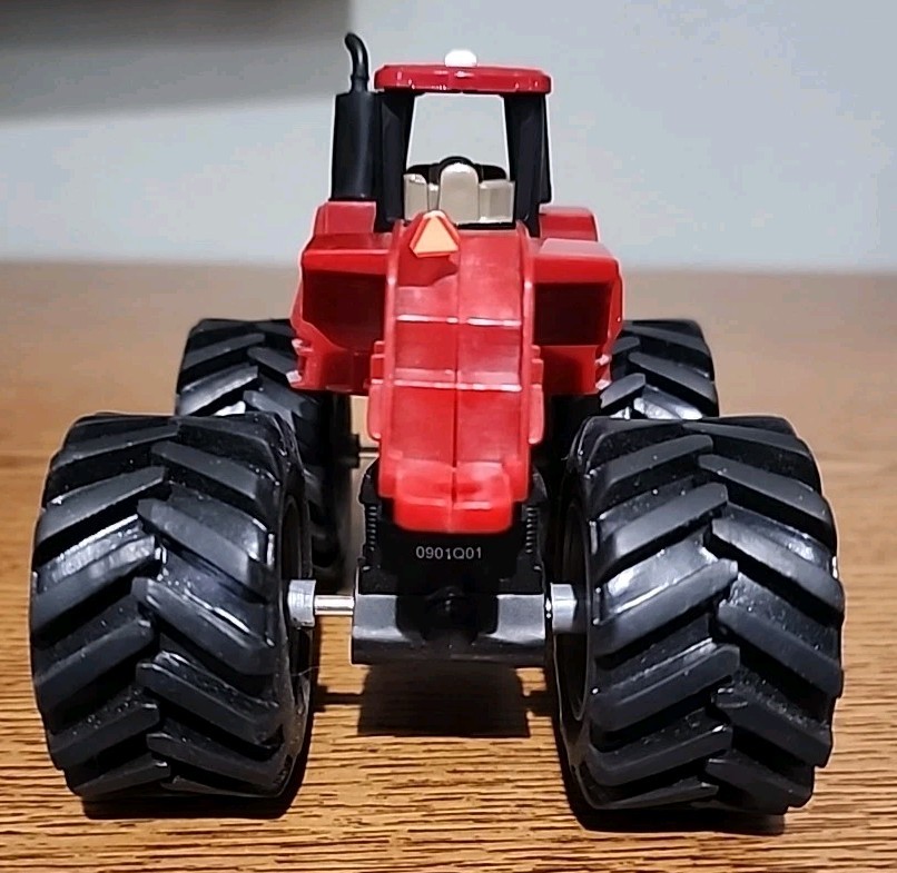 1/64 Scale? ERTL CASE IH STEIGER.