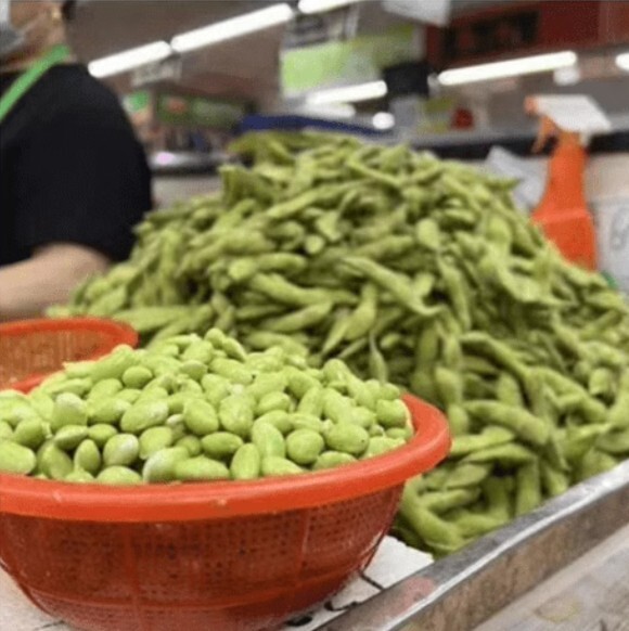 Automatic bean peeler with automatic feeding Soybean Green Peas Peeling Machine