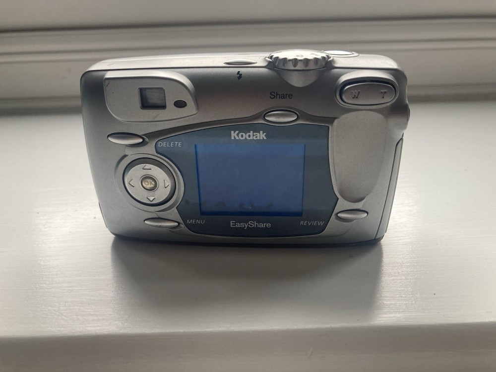 Kodak Easy Share Compact Camera Silver DX 4330 - with battery, untested