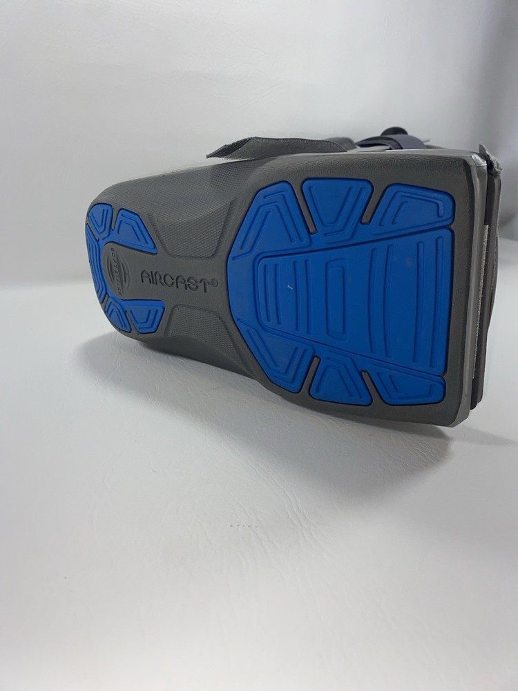 Aircast Softstrike Walking Boot Size Extra Large With Side Pump Inflation