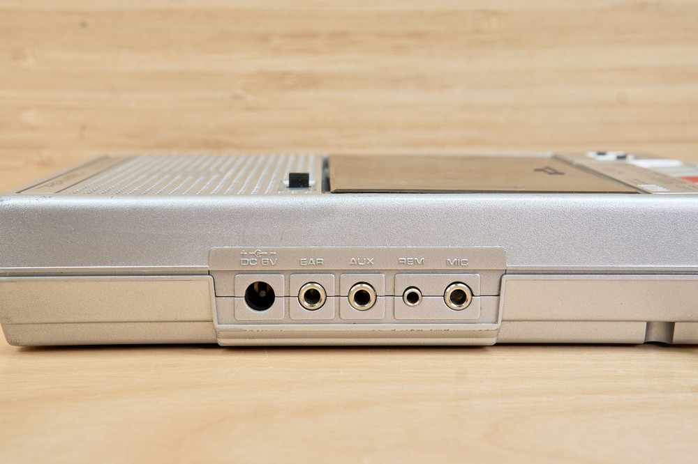 Realistic CTR-75 Model 14-800 Silver Voice Actuated Cassette Recorder