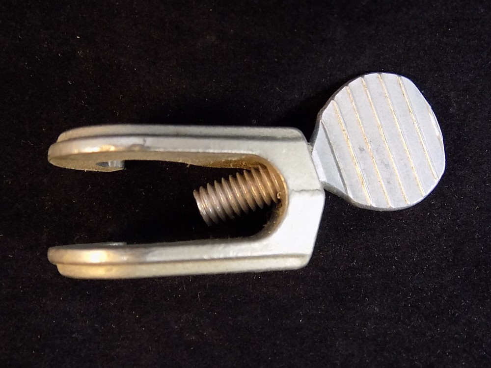 LABORATORY HOOK ROD CLAMP FISHER FLEXFRAME with angled thumb screw