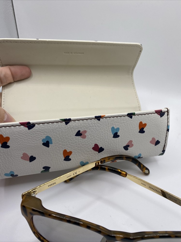 Fossil Sunglasses Glasses & Hard Case White With Hearts Magnet Closure - EUC