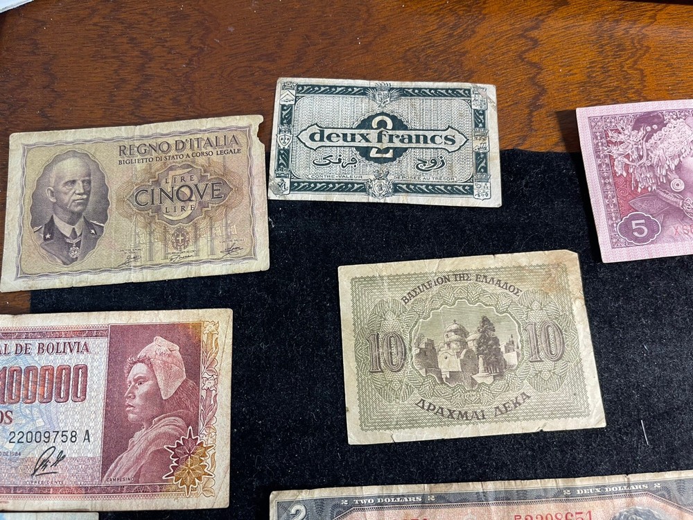 Assorted World Foreign Banknotes Lot