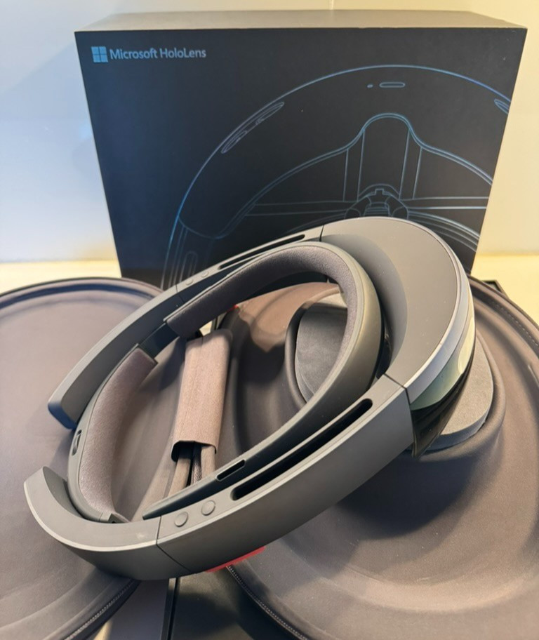 LIGHTLY USE: Microsoft HoloLens 1 Headset- With Box