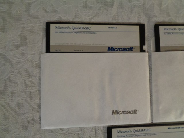 Microsoft Quickbasic 4.5 - 5 Floppy Disc & Material - 1988 - Untested