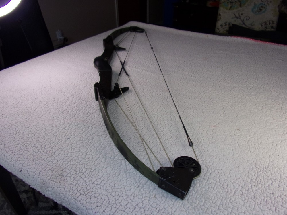 Bear Whitetail Hunter Compound Bow With Camo Limbs