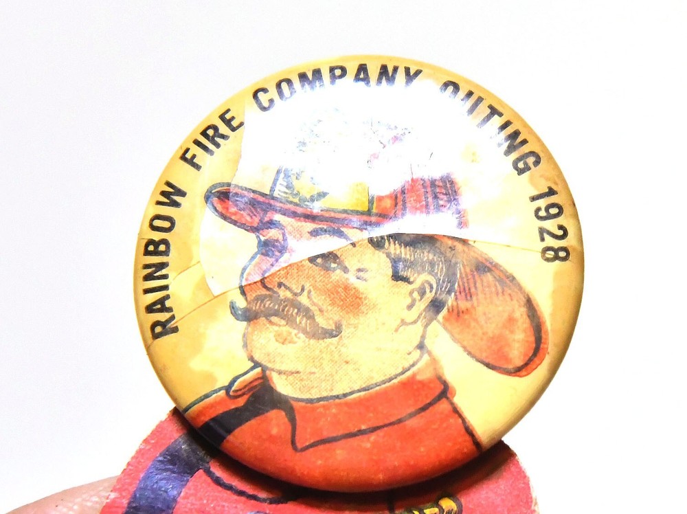 VINTAGE RAINBOW FIRE CO. OUTING 1928 FIREMAN FIRE FIGHTER EVENT PINBACK BUTTON