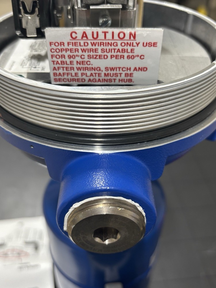 New! Magnetrol Ametek XP Level Switch Mo.# B73-1B20-BKT Explosion Proof