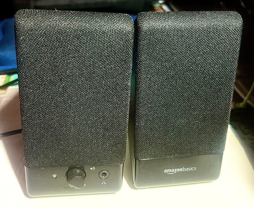 Amazon Basics Computer Speakers for Desktop / Laptop PC USB-Powered Black 2.1 W