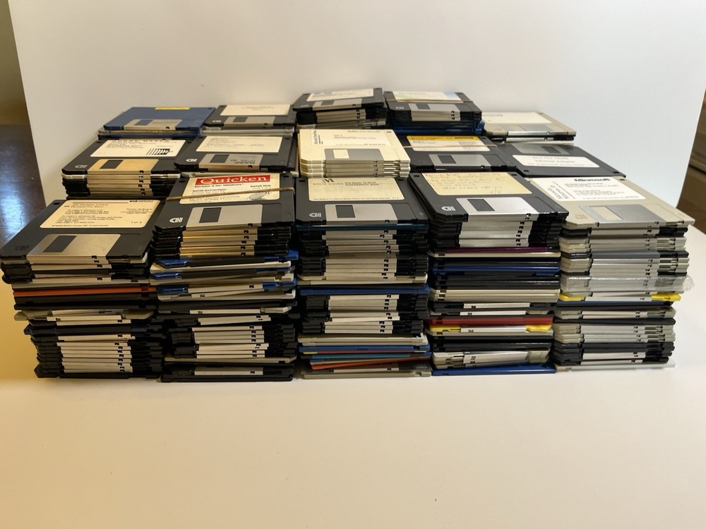 Lot of Over 550 Floppy Computer Disk 3.5" Blank Software Mixed - Microsoft