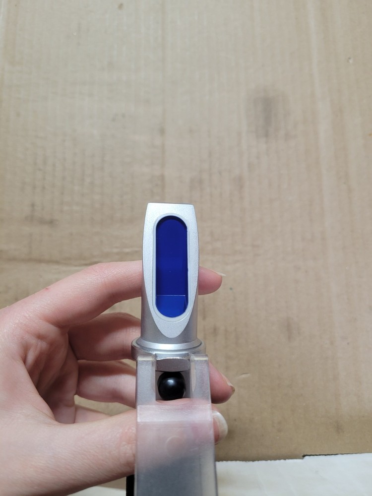 Hand/Portable Refractometer (Features ATC)