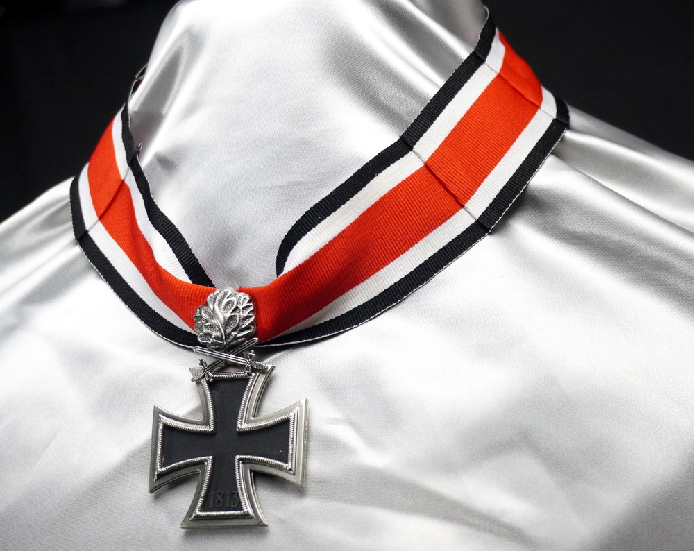 Knights Cross (3-pc structure) + Pleated Ribbon