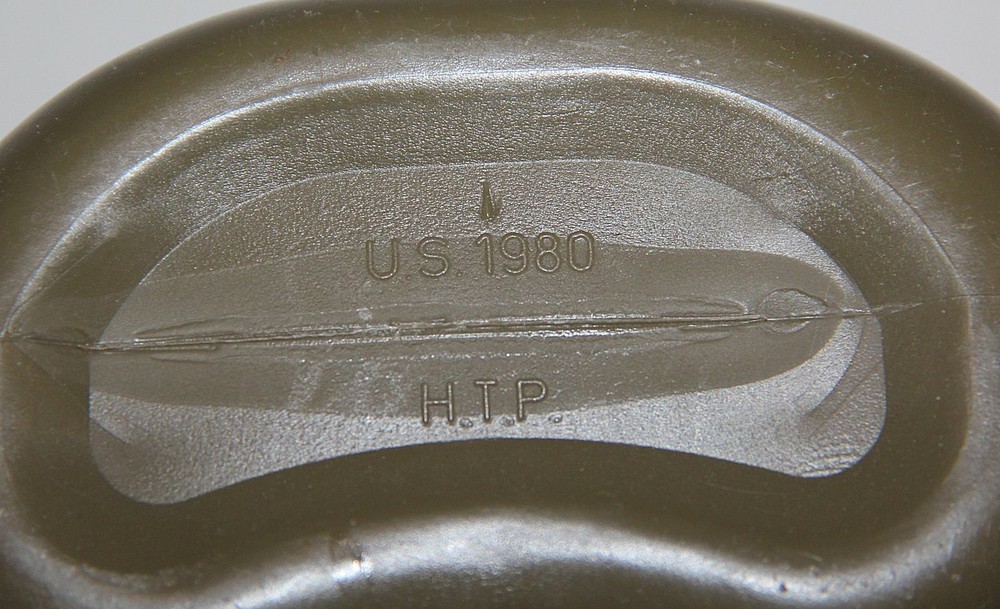 ORIGINAL MILITARY ONE QUART PLASTIC CANTEEN, 1980 DATED